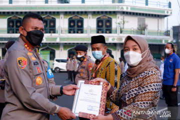 Polrestro Jaksel beri penghargaan pada relawan Vaksinasi Merdeka