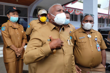 Gubernur Papua Barat mengajak parpol proaktif gelar vaksinasi