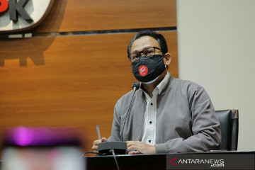 KPK mengonfirmasi empat saksi penyetoran uang proyek di Lampung Utara