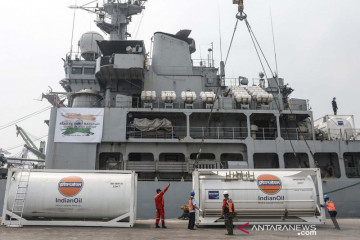 Oksigen bantuan India tiba di Tanjung Priok