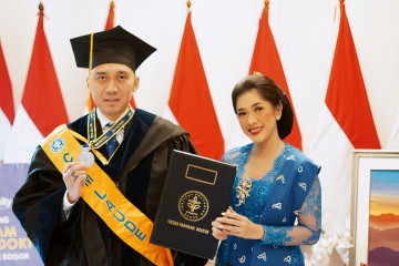 Edhie Baskoro Yudhoyono wisuda doktor dengan predikat cumlaude