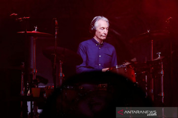 Tampil tanpa sang drummer, The Rolling Stones kenang Charlie Watts