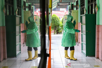 Persiapan sekolah jelang pembelajaran tatap muka terbatas di Jakarta