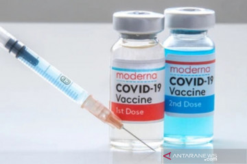 Vaksinasi dengan vaksin Moderna dosis I untuk umum digelar di Surabaya