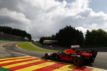 Verstappen tercepat di FP2 sebelum kecelakaan di pengujung sesi