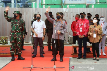 Panglima TNI dan Kapolri tinjau isoter KM Tidar di Jayapura