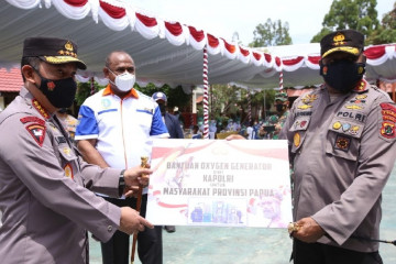 Panglima TNI dan Kapolri tinjau vaksinasi merdeka di Jayapura