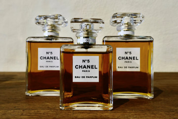 Chanel beli ladang bunga melati demi jaga produksi parfum "No.5"
