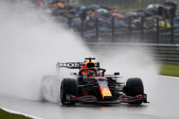 Verstappen kuasai trek basah Spa demi pole GP Belgia, Russell P2