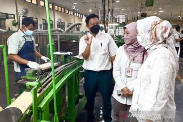 Kemenperin pantau uji coba prokes industri pensil dan alat musik