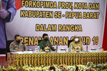 Kapolri gunakan pendekatan kearifan lokal ajak masyarakat Papua Isoter