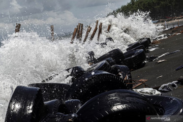 Abrasi pantai di Cilacap