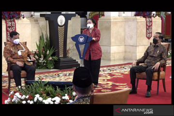 Megawati berpesan agar Jokowi tegar menghadapi pandemi COVID-19