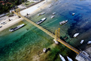 Obyek wisata jembatan Lembongan - Ceningan