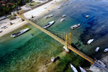 Jembatan Kuning Nusa Lembongan - Ceningan Bali