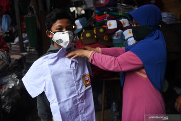 Peningkatan penjualan seragam sekolah