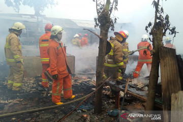 19 unit damkar dikerahkan untuk padamkan kebakaran di Cipete Utara