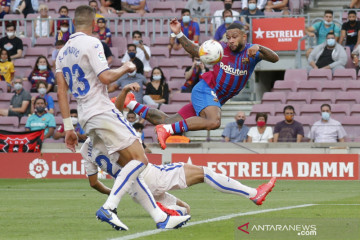 Gol Memphis Depay bantu Barcelona atasi perlawanan Getafe 2-1