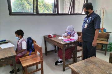 Ratusan sekolah di Jakarta Barat batal gelar PTM pada Senin ini