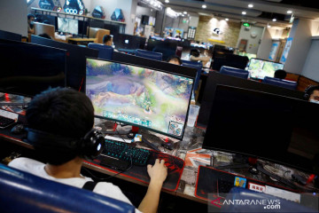 Tegas! China batasi anak-anak bermain game online