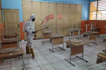Pemkot Jakarta Utara semprot disinfektan ruang kelas di 65 sekolah
