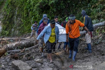 Pikul Jenazah Hingga 25 Kilometer