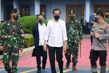 Presiden Jokowi tinjau vaksinasi di Cirebon