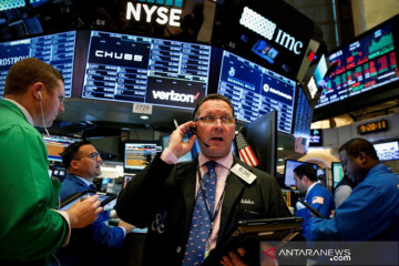 Wall Street ditutup lebih tinggi, Nasdaq didorong oleh reli teknologi