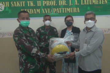 BPJAMSOSTEK Maluku salurkan APD lengkap ke RST Latumeten