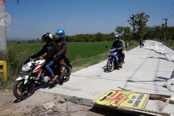 Bupati Ngawi sidak pembangunan jalan di empat lokasi