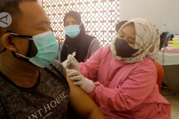 Pemkot Palembang percepat vaksinasi dengan gandeng komunitas dan swasta