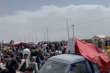 Ribuan warga Afghanistan banjiri wilayah sekitar bandara Kabul