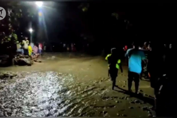 Ratusan korban banjir di Sigi Sulteng dievakuasi