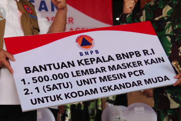 BNPB serahkan 1,5 juta masker dan 2 mesin PCR untuk Aceh