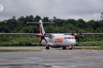 Perdana, pesawat ATR mendarat di Bandara Ewer Asmat