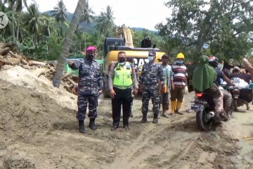 TNI AL salurkan bantuan korban banjir bandang Sigi