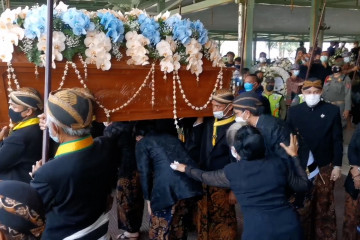 Jenazah KGPAA Mangkunegara IX dilepas dengan tradisi Brobosan - ANTARA TV