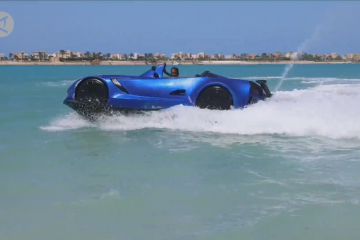 Jet ski berbentuk mobil pikat wisatawan di resor Mediterania Mesir