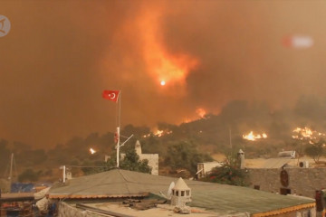 Kebakaran di Turki landa area permukiman lain, warga mengungsi
