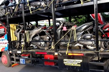 Kejari Tanjung Perak sidangkan perkara fidusia puluhan sepeda motor