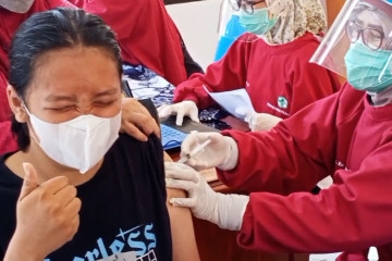 Pelajar hingga disabilitas di Kota Cirebon jalani vaksinasi 