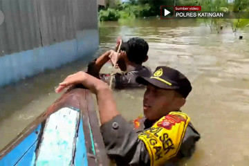 Polda Kalteng kembali berangkatkan Tim SAR dan Bansos bagi korban banjir Katingan