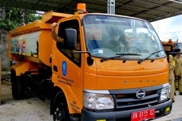 Pemkab Bangka terima sembilan unit dump truk senilai Rp 4 miliar