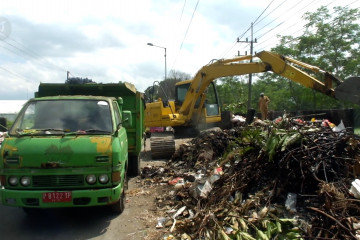 DLH Jember imbau warga tidak buang sampah di lahan kosong