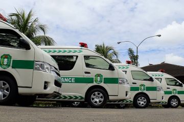 Pemprov Kalbar serahkan 12 ambulans infeksius ke 11 kabupaten/kota