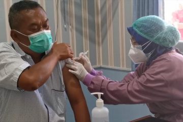 Ratusan lansia Prolanis BPJS Kesehatan jalani vaksinasi