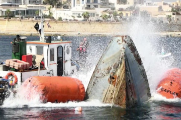 Malta tenggelamkan kapal patroli bekas, jadikan atraksi bawah laut