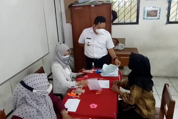 Pemkot Tangerang salurkan BST untuk 9.988 warga terdampak pandemi