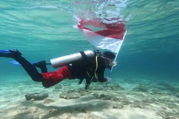 Pengibaran merah putih di Tanjung Tobaku Kolaka Utara