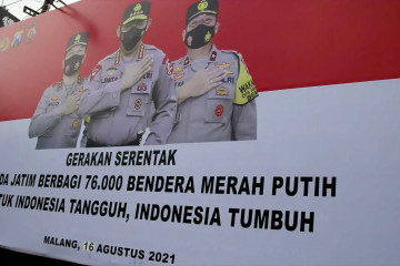 Polresta Malang Kota bagikan 1.000 bendera Merah Putih